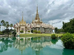 Luang Pho To Temple